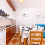Splendid With Bubble Bath In Croatia Appartamento
