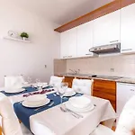 Splendid With Bubble Bath In Croatia Appartamento