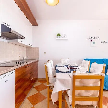 Splendid With Bubble Bath In Croatia Apartment *
